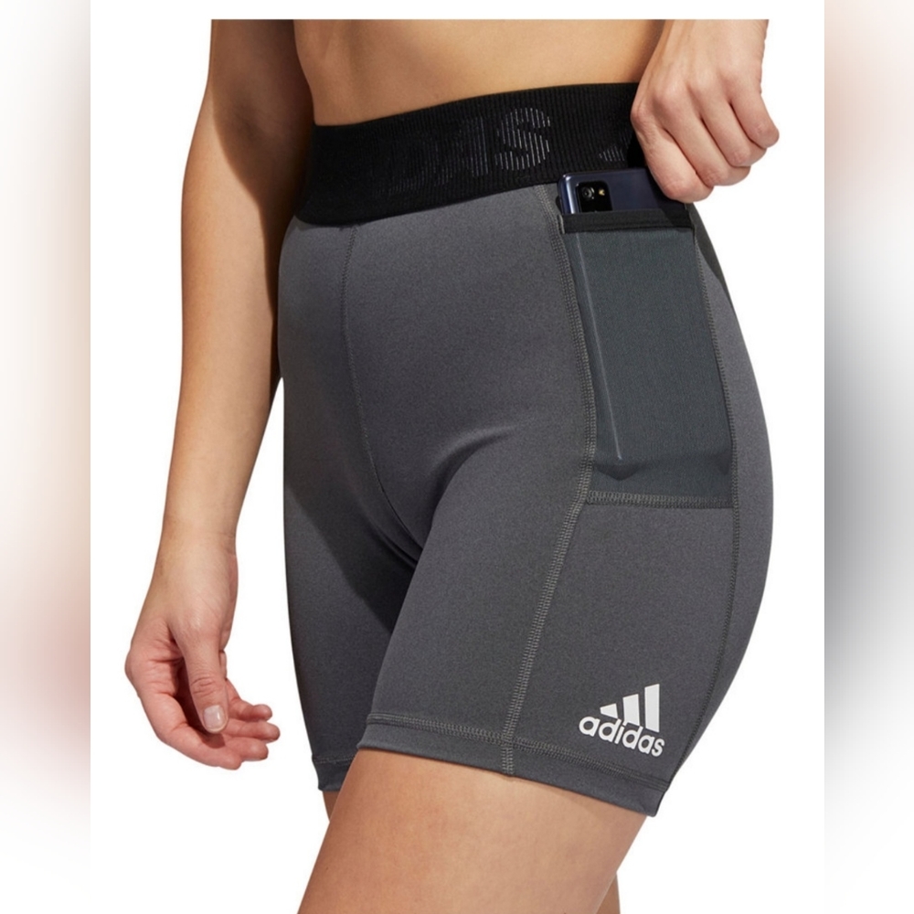 ADIDAS Shorts (L)